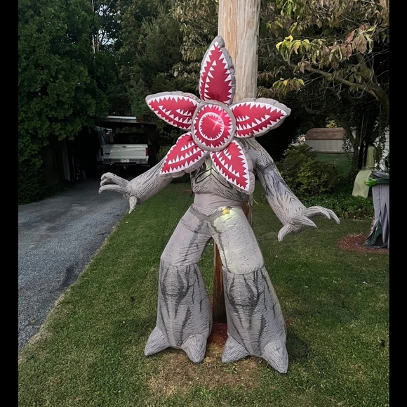 Stranger Things Demigorgon Inflatable - Picture 2 of 2